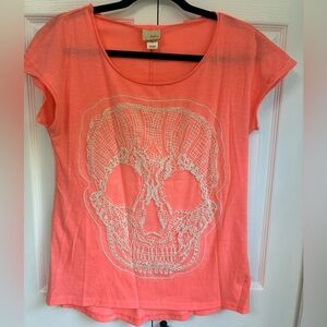 Coral Tee with White Lace Skull. Daytrip